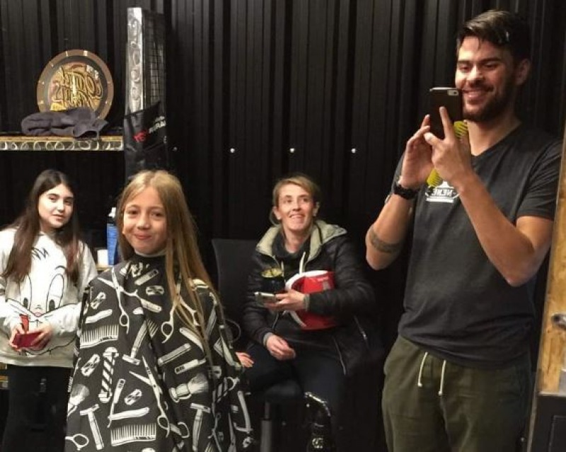 Una peluquera olavarriense en una cruzada solidaria