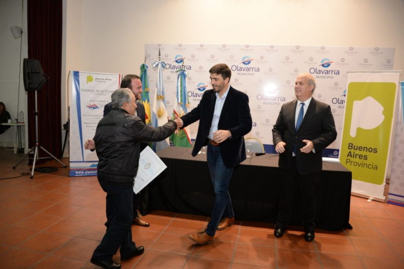 Realizarn entrega de escrituras sociales y ttulos de propiedad