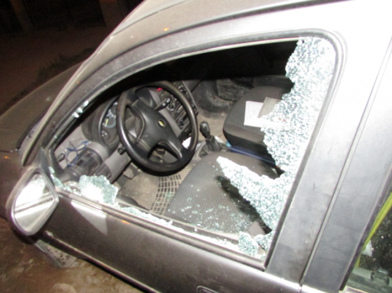 Tras un gol de Sierra Chica, hinchas de El Fortn rompieron autos