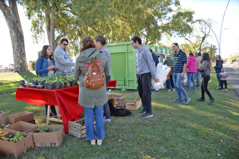Vuelve el Ecocanje de residuos reciclables por un plantn
