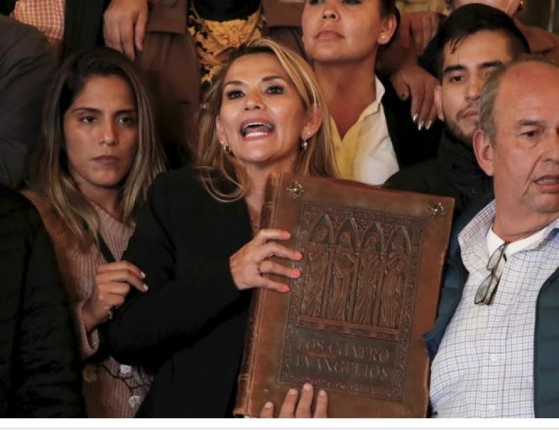 La senadora Jeanine Aez asumi la presidencia provisional de Bolivia