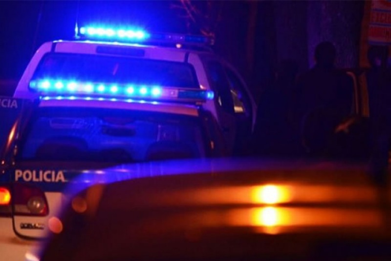 Amenazaron con un arma a un remisero, le robaron y se fugaron