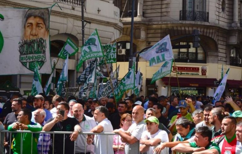 Camioneros reclaman un bono de fin de ao
