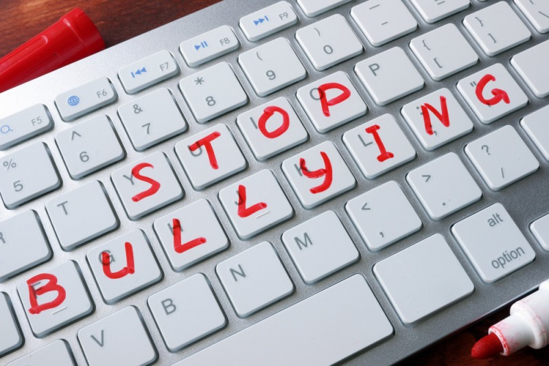 La mitad de los adolescentes vivi una situacin negativa en internet