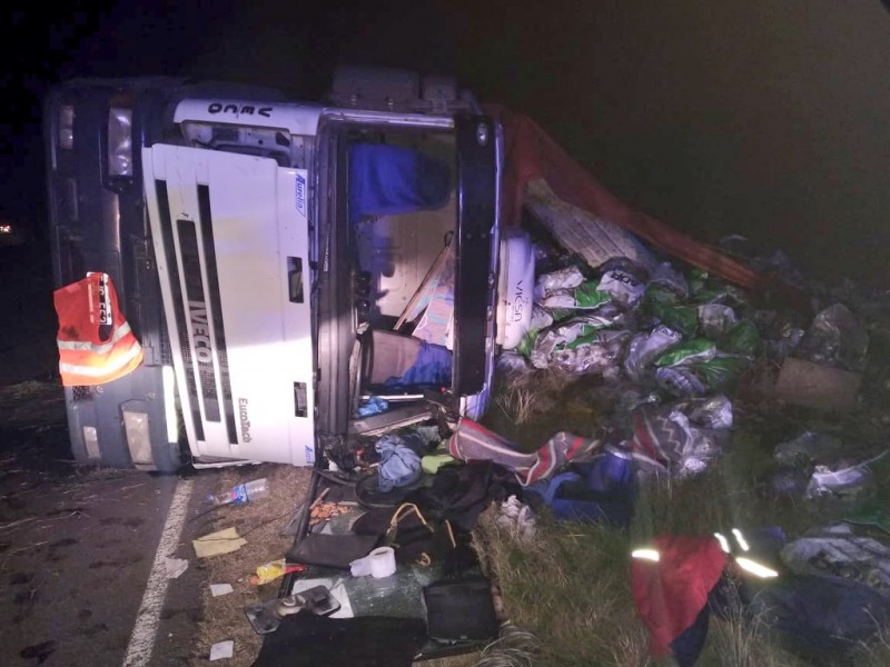 Volc un camin cargado con papas en la Ruta 226