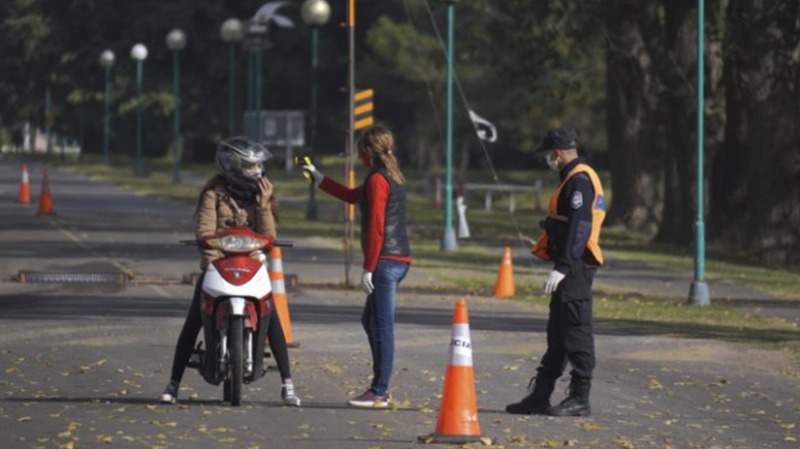 Henderson: organizaron una fiesta y hay 200 personas aisladas