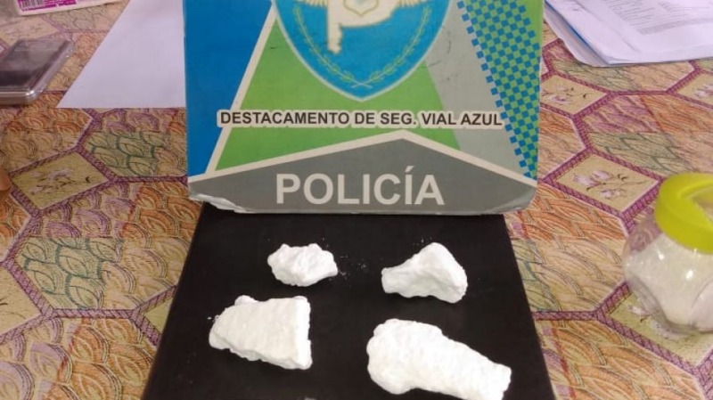 Quedaron detenidos los dos hombres que llevaban cocana