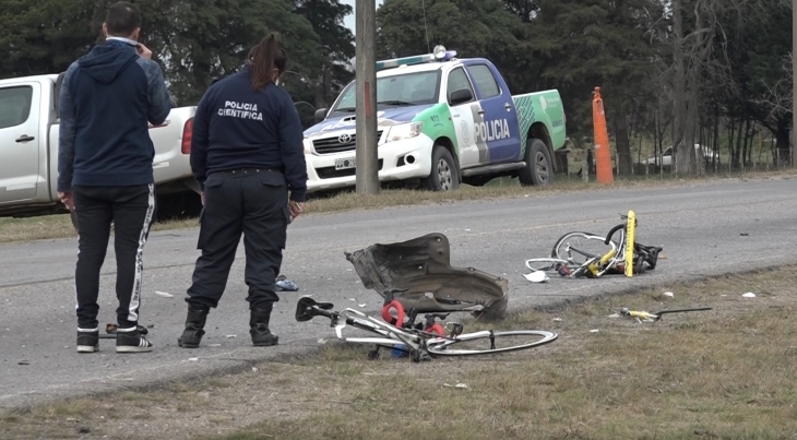 Una camioneta arrolló a dos ciclistas y uno murió :: Canal Verte
