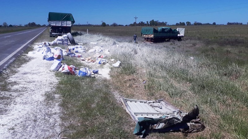 Dos camiones de Olavarr�a chocaron a la altura de Bol�var