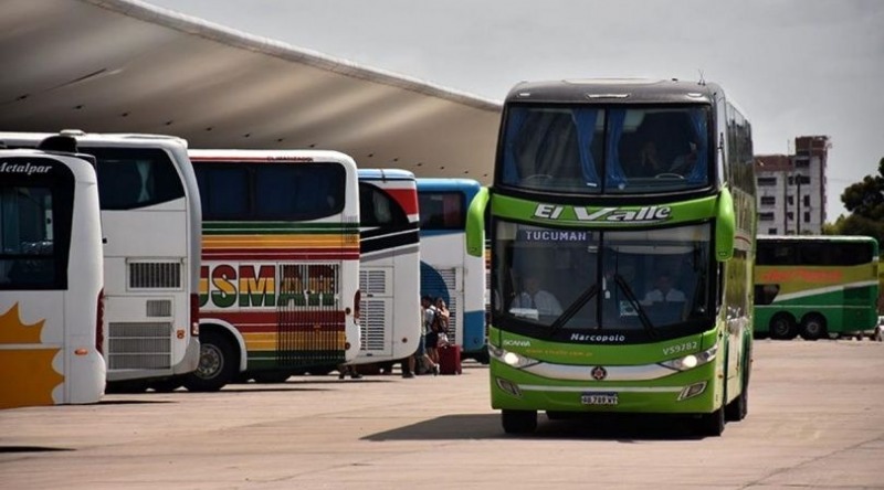 Finalmente vuelven los colectivos de larga distancia y los vuelos
