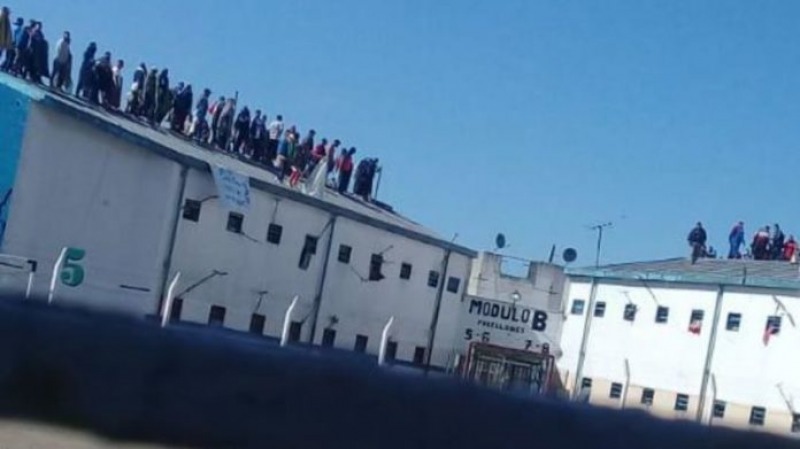 Crceles: El gobierno habilit las visitas y controla las protestas