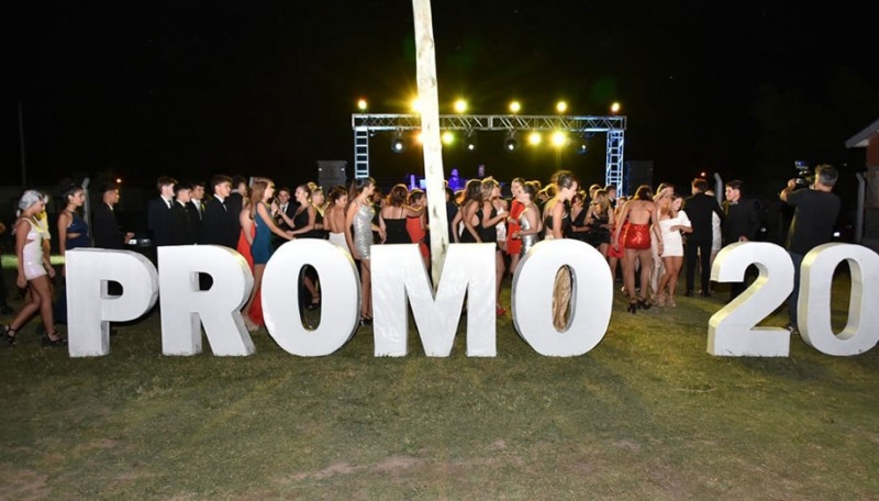 Un baile de egresados fue el primer evento masivo en la regin