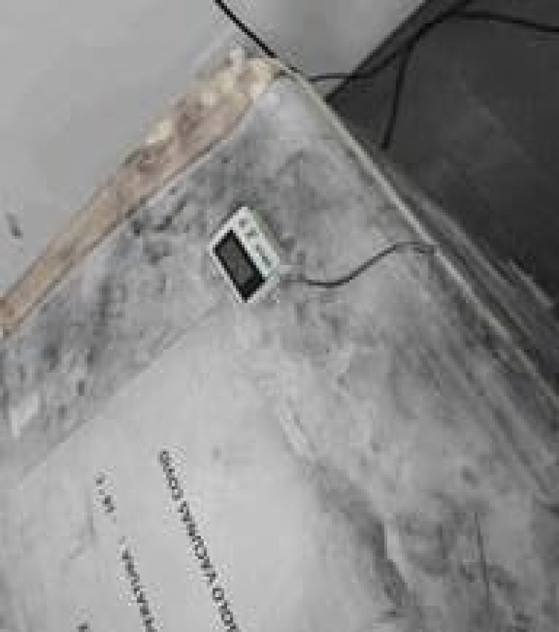 En medio del silencio, muestran el freezer de las vacunas perdidas