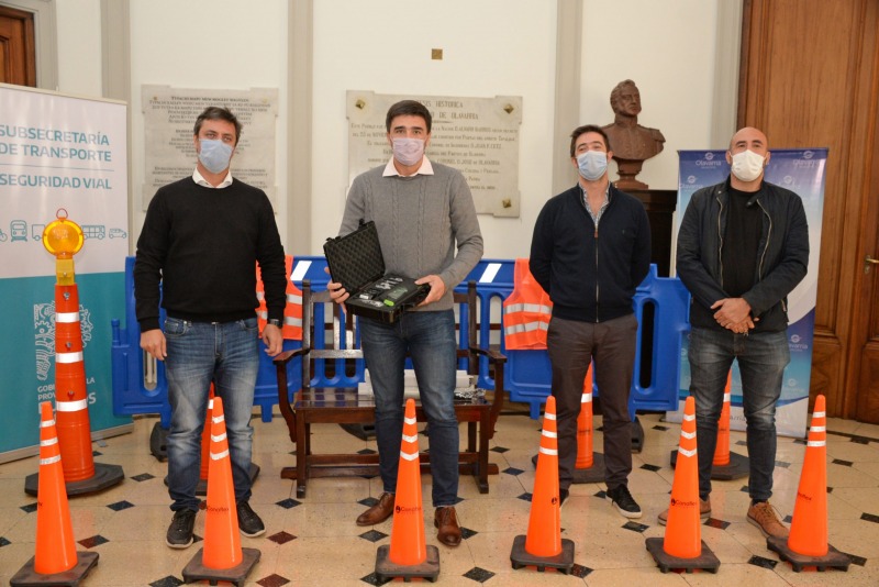 Donaron diez conos y prestaron un alcoholmetro