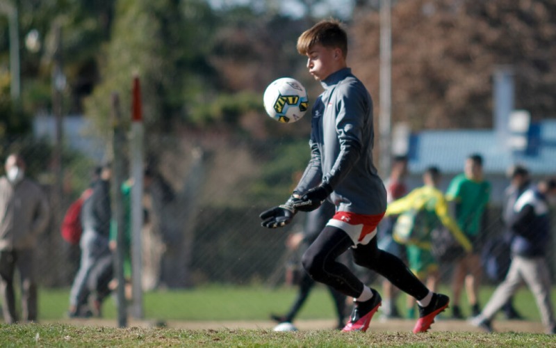 Estudiantes de La Plata realizar una prueba de jugadores en Racing