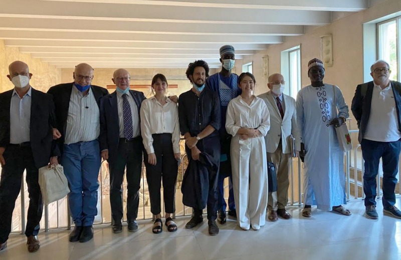 Graduada de Facso curs Mster en tres universidades europeas