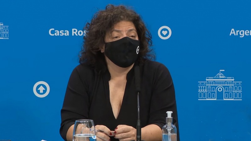 Covid: reducen das de aislamiento para personas con dos dosis