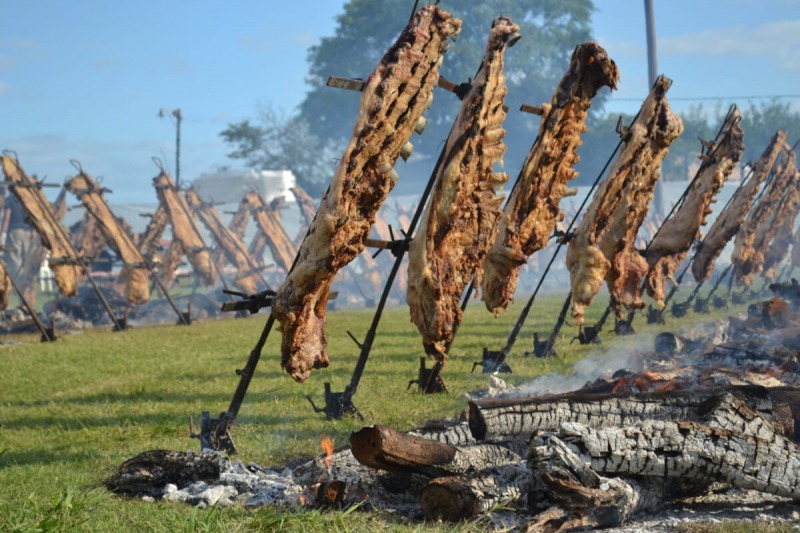 Rauch celebra sus 150 a�os con 3.000 kilos de asado gratis