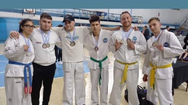 Buena actuacin de taekwondistas olavarrienses en Pergamino