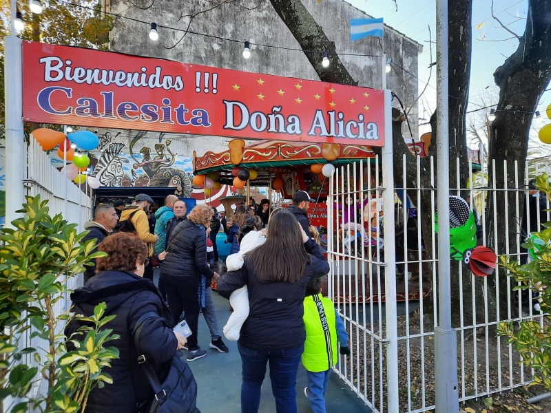 Reabri la histrica calesita de Coln y Rivadavia
