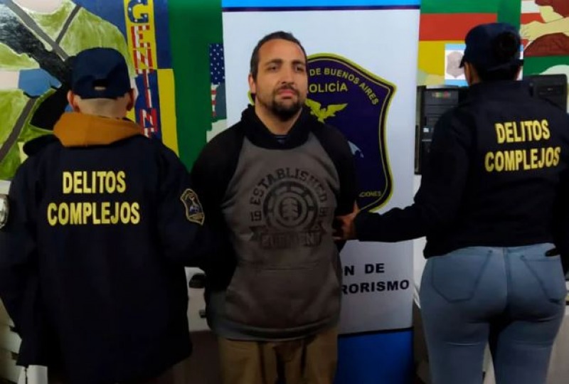 Detienen a hombre con un proyectil de mortero cerca de Gobernacin