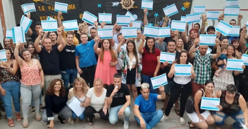 Se realiz el acto de egresados del CENS 451