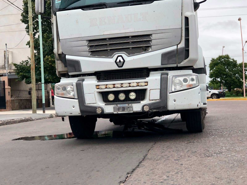 Falleci� un ciclista que fue arrollado por un cami�n