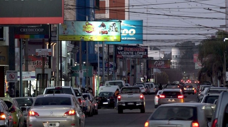 El auto es el principal medio de transporte, sigue la caminata