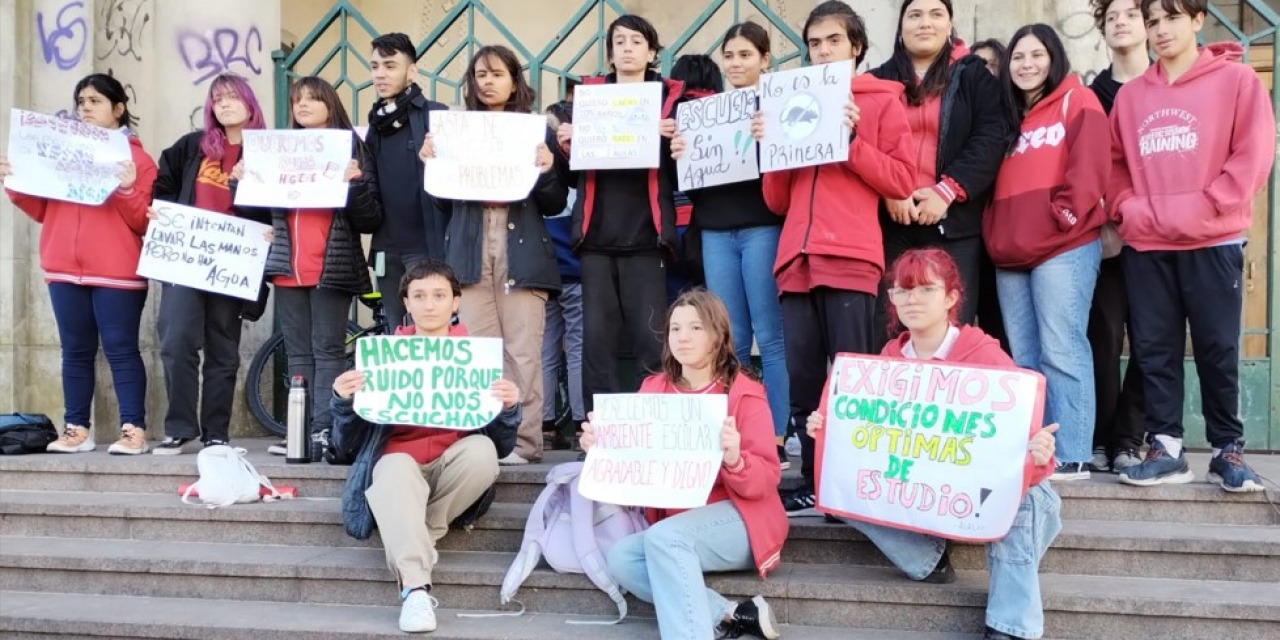 Protesta por las condiciones de estudio en la ex Normal