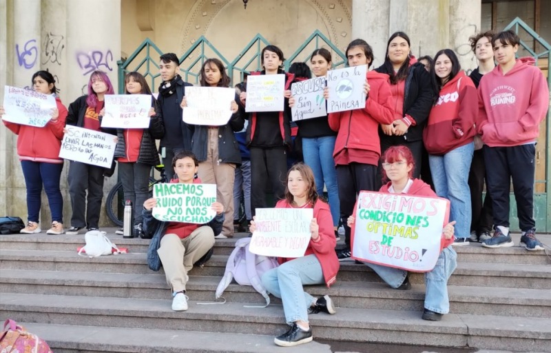 Protesta por las condiciones de estudio en la ex Normal