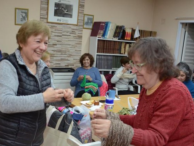 Tejetn Solidario en la Biblioteca Coty Laborde