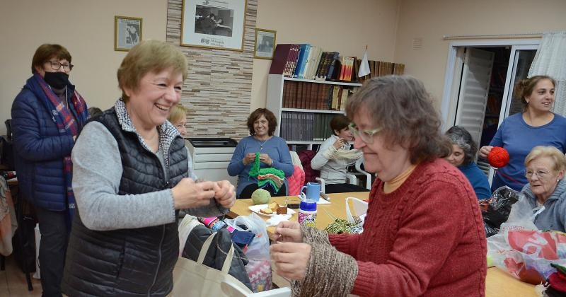 Tejetn Solidario en la Biblioteca Coty Laborde