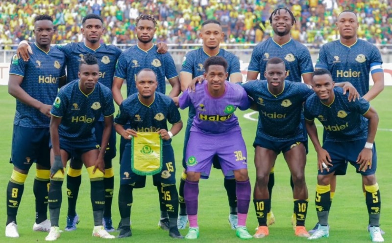 Miguel Gamondi firm contrato con el campen de Tanzania