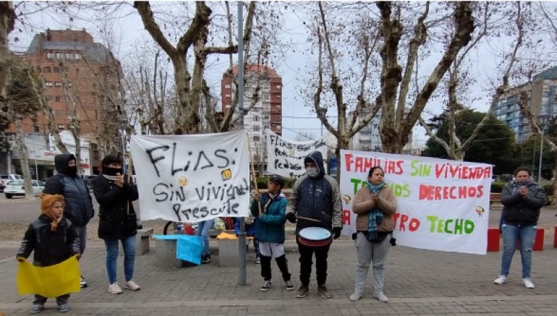 Retornaron las protestas al Municipio en reclamo de terrenos