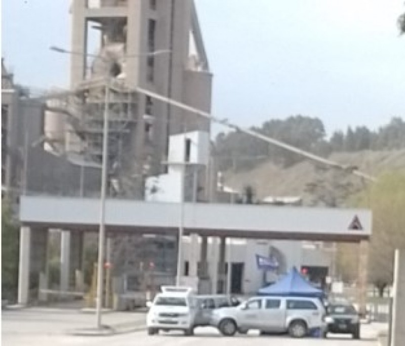 Aoma bloquea el ingreso a Cementos Avellaneda