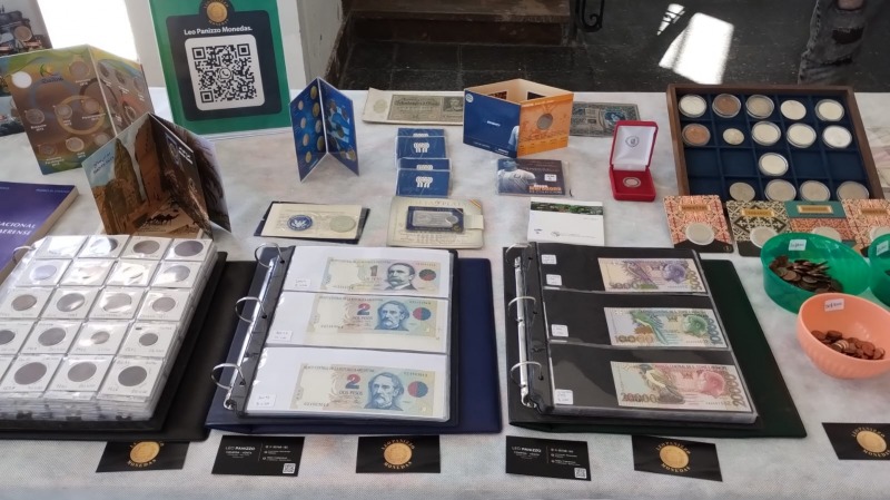 La vuelta al mundo en monedas, billetes y medallas