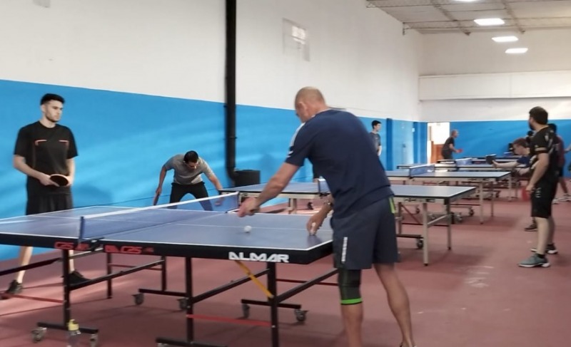 Estrella de Villa Floresta estrena su complejo de tenis de mesa