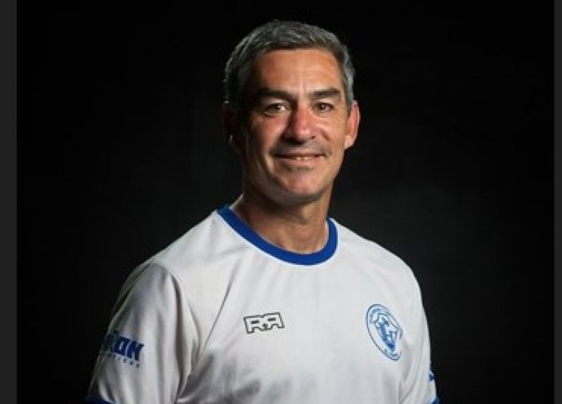 Colg los guantes, se puso el buzo: Nstor Ramrez DT de El Fortn