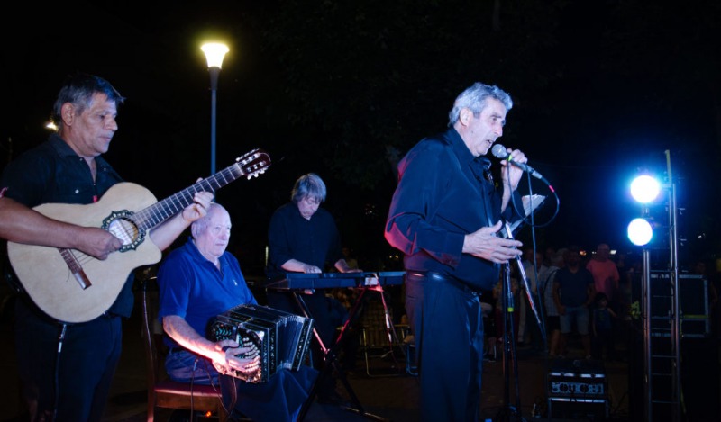 Msica y baile en las plazas de Olavarra