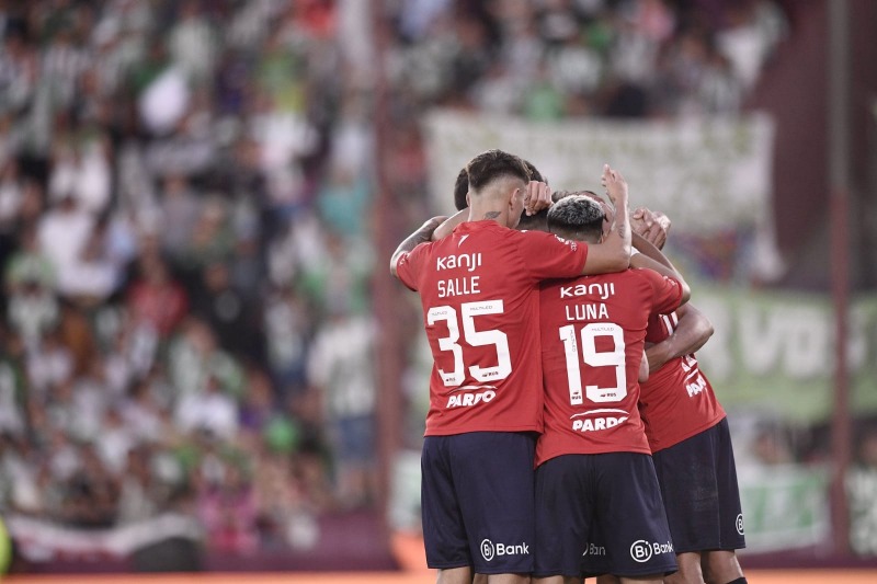 Santiago Salle fue titular en el triunfo de Independiente