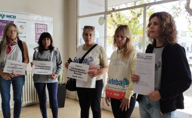 El recuerdo de Fuentealba y la Carpa Blanca en el petitorio docente