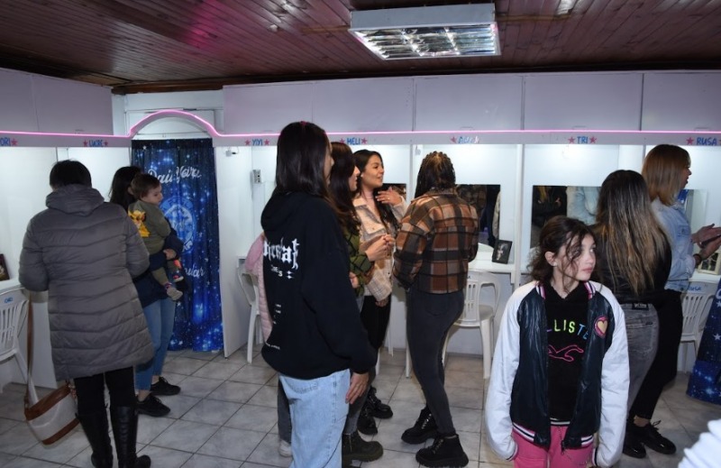 La comparsa Dai Yar inaugur sus nuevos vestuarios