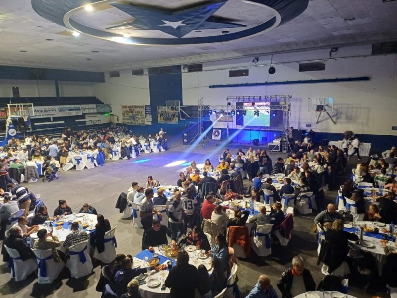 Racing celebr los ascensos con la promesa de 