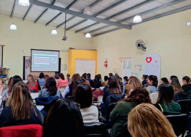 Difunden la oferta de cursos para docentes en el CIIE