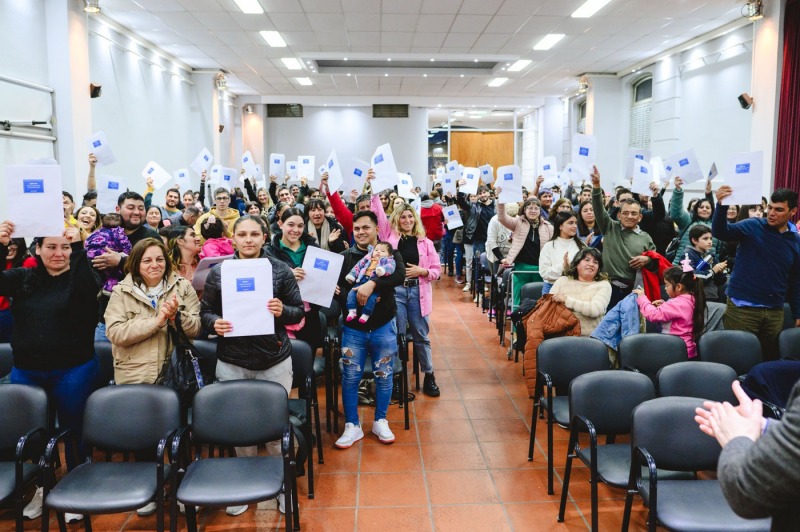 Se realiz la entrega formal de lotes con servicios a 112 familias