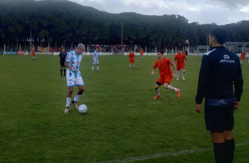 Ferro se vuelve con un valioso empate de Necochea
