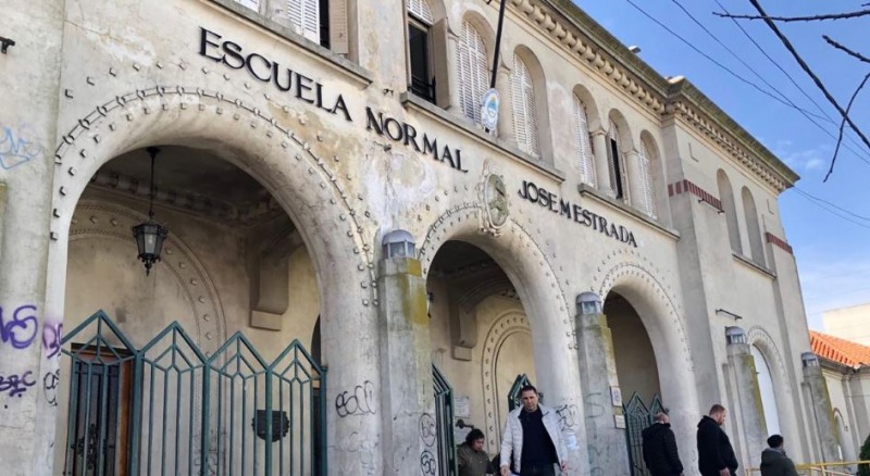 Estudiantes del ISFT 130 protestan por el traslado de la sede