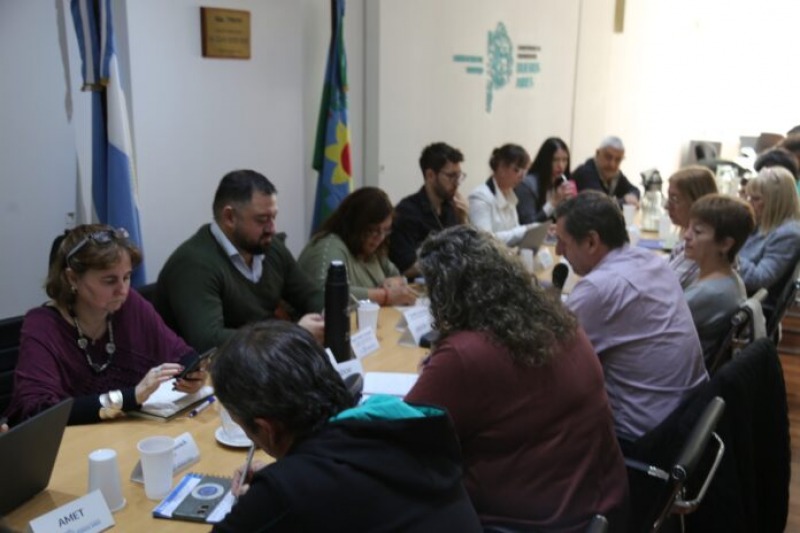 Paritarias: Provincia recibi a docentes y estatales