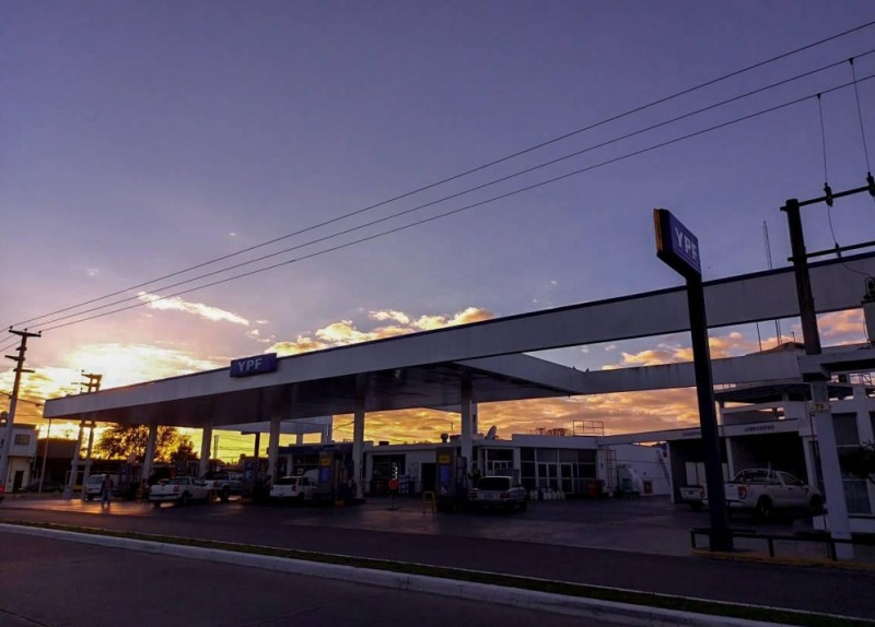 YPF modificar los precios durante el da; la opinin local