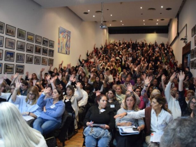 Provincia acord el aumento a docentes por mayora